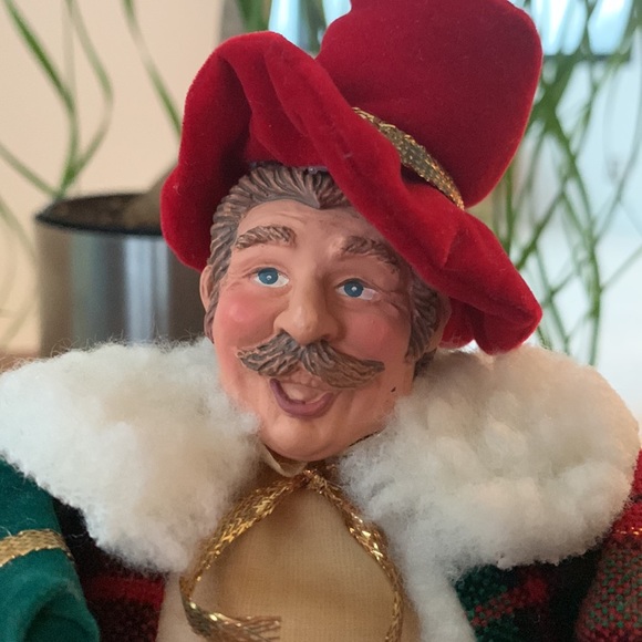 Vintage Holiday Carolers Figurines - Picture 4 of 12